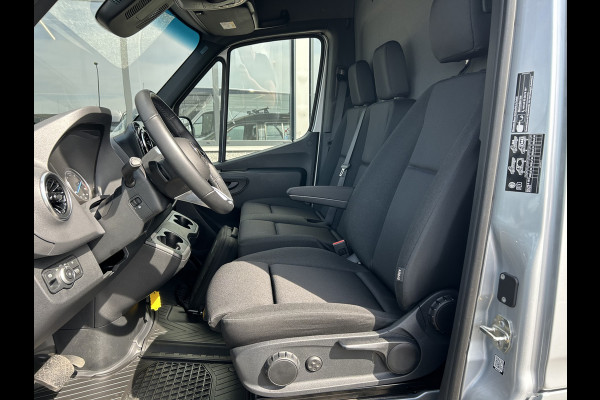 Mercedes-Benz eSprinter 320 L3 Select 81kWh / Snel laden 115kw / Trekhaak / Distronic / MBUX / Smartphone-intergratie / 270 Graden achterdeuren