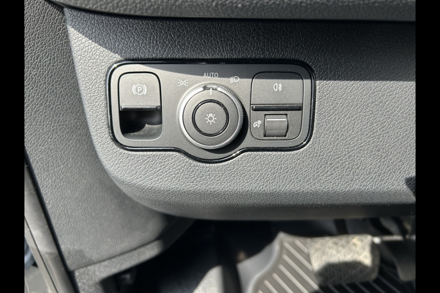Mercedes-Benz eSprinter 320 L3 Select 81kWh / Snel laden 115kw / Trekhaak / Distronic / MBUX / Smartphone-intergratie / 270 Graden achterdeuren