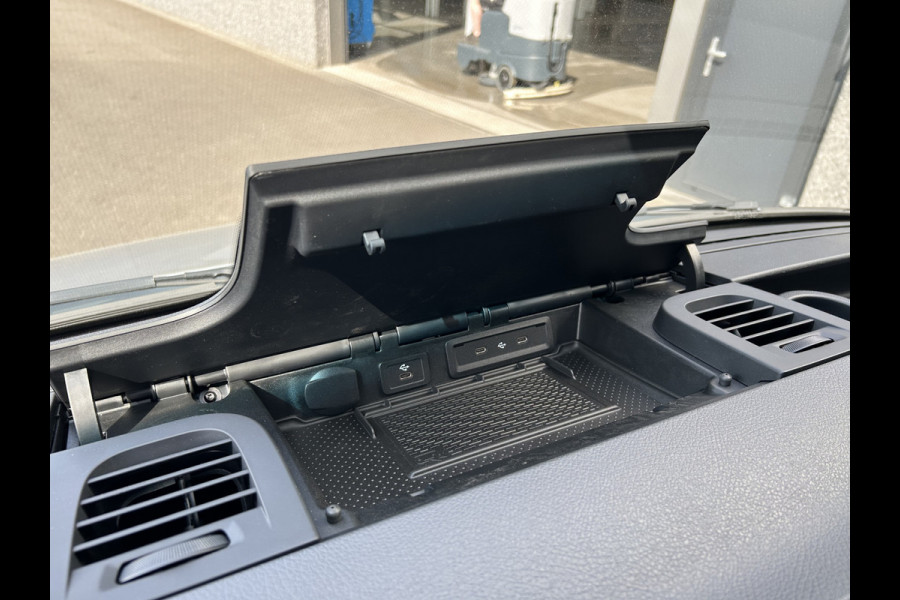Mercedes-Benz eSprinter 320 L3 Select 81kWh / Snel laden 115kw / Trekhaak / Distronic / MBUX / Smartphone-intergratie / 270 Graden achterdeuren