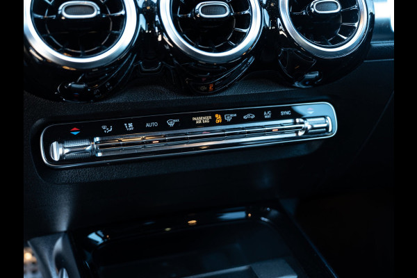 Mercedes-Benz Glb 200 Business Solution AMG | Camera | Carplay | Night Pack
