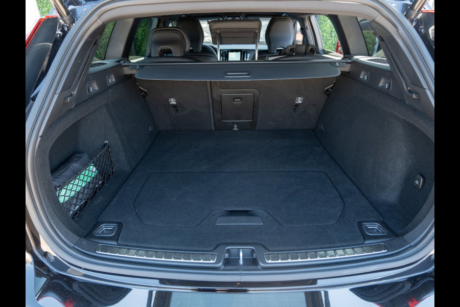 Volvo V60 2.0 T6 Plug-in hybrid AWD Plus Dark
