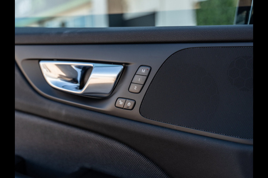 Volvo V60 2.0 T6 Plug-in hybrid AWD Plus Dark