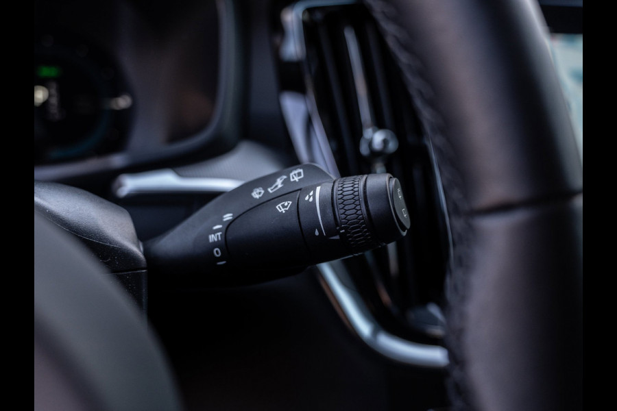 Volvo V60 2.0 T6 Plug-in hybrid AWD Plus Dark