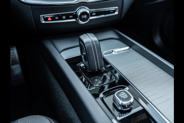 Volvo XC60 2.0 T6 Plug-in hybrid AWD Ultimate Dark | Pano | H/K Sound | Surround View | Trekhaak