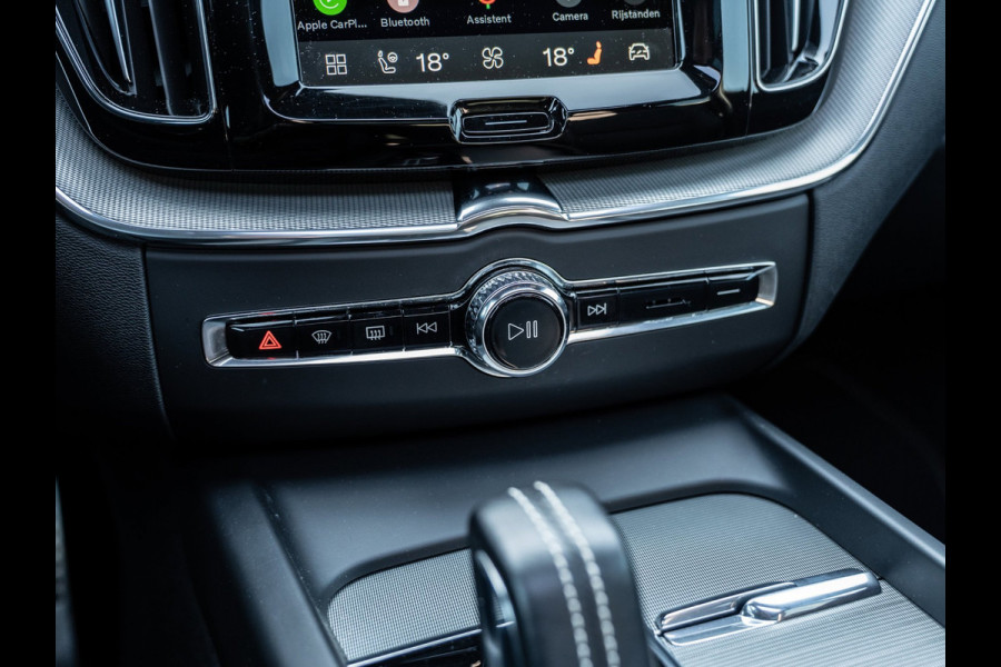 Volvo XC60 2.0 T6 Plug-in hybrid AWD Ultimate Dark | Pano | H/K Sound | Surround View | Trekhaak