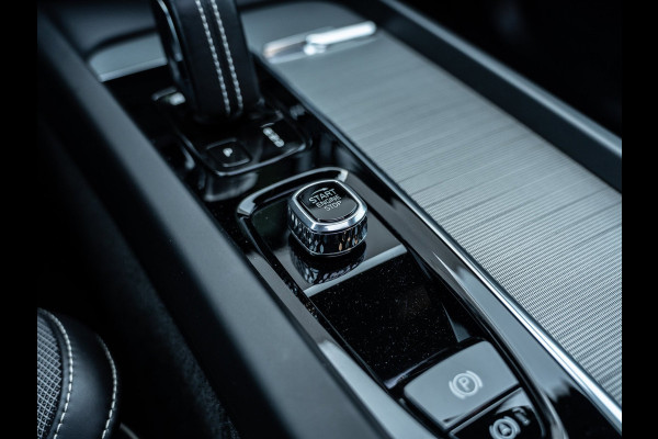 Volvo XC60 2.0 T6 Plug-in hybrid AWD Ultimate Dark | Pano | H/K Sound | Surround View | Trekhaak