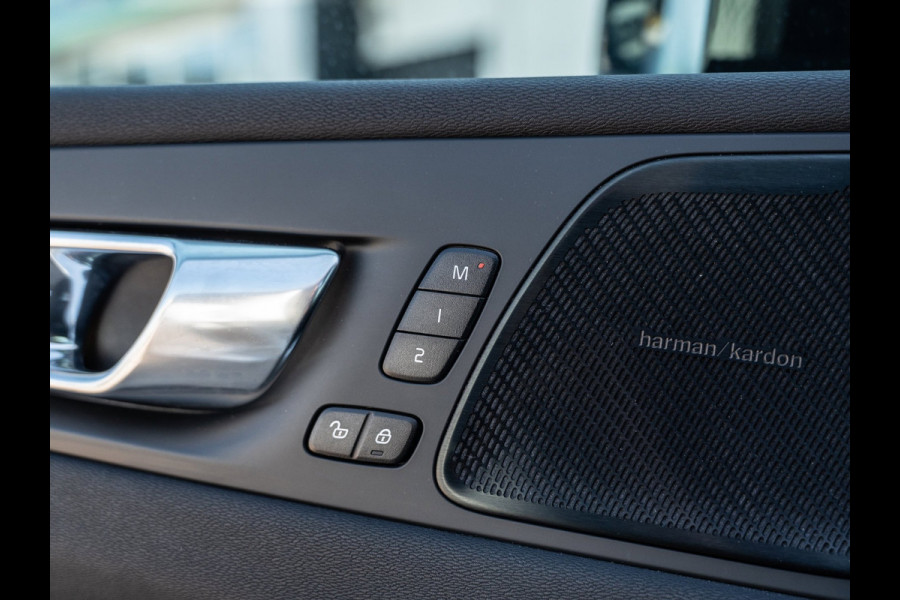Volvo XC60 2.0 T6 Plug-in hybrid AWD Ultimate Dark | Pano | H/K Sound | Surround View | Trekhaak