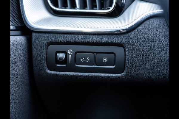 Volvo XC60 2.0 T6 Plug-in hybrid AWD Ultimate Dark | Pano | H/K Sound | Surround View | Trekhaak