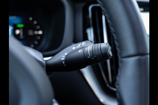 Volvo XC60 2.0 T6 Plug-in hybrid AWD Ultimate Dark | Pano | H/K Sound | Surround View | Trekhaak
