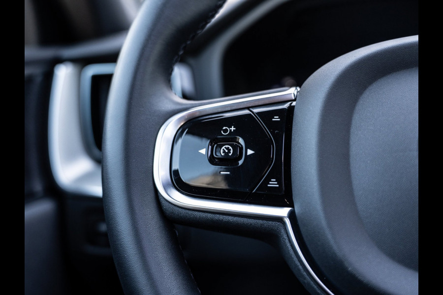 Volvo XC60 2.0 T6 Plug-in hybrid AWD Ultimate Dark | Pano | H/K Sound | Surround View | Trekhaak