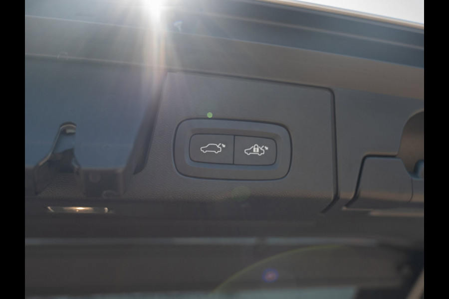 Volvo XC60 2.0 T6 Plug-in hybrid AWD Ultimate Dark | Pano | H/K Sound | Surround View | Trekhaak