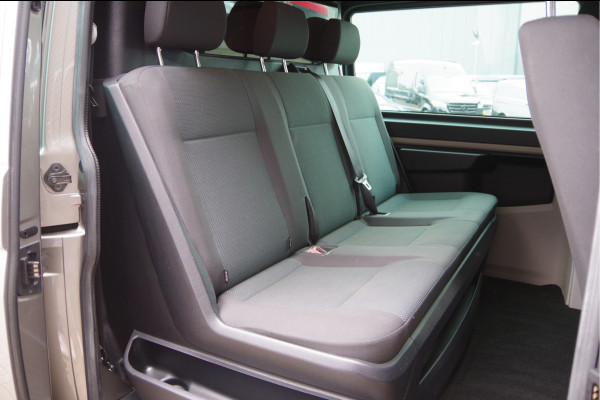 Volkswagen Transporter 2.0 TDI L2H1 DC-5P, 150PK AUT. NAP! TREKHAAK, CARPLAY, NAVI, CRUISE, LEDER STUUR, PARKEERSENSOREN, 16'' LMV