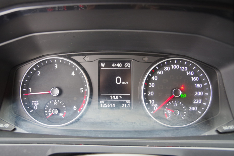Volkswagen Transporter 2.0 TDI L2H1 DC-5P, 150PK AUT. NAP! TREKHAAK, CARPLAY, NAVI, CRUISE, LEDER STUUR, PARKEERSENSOREN, 16'' LMV