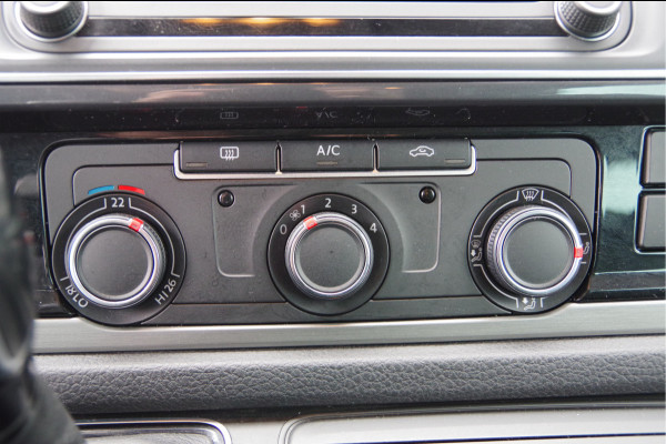 Volkswagen Transporter 2.0 TDI L2H1 DC-5P, 150PK AUT. NAP! TREKHAAK, CARPLAY, NAVI, CRUISE, LEDER STUUR, PARKEERSENSOREN, 16'' LMV