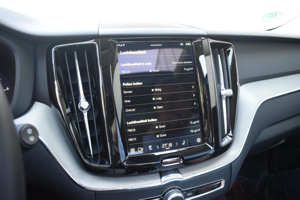 Volvo XC60 T6 350PK Automaat Plug-in Hybrid AWD Plus Dark / Navigatie / 360 Camera / Adaptieve Cruise Control / Stuur & Stoelverwarming / Stoelverwarming achter / Elektr. Achterklep / Schuifdak / Trekhaak