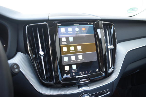 Volvo XC60 T6 350PK Automaat Plug-in Hybrid AWD Plus Dark / Navigatie / 360 Camera / Adaptieve Cruise Control / Stuur & Stoelverwarming / Stoelverwarming achter / Elektr. Achterklep / Schuifdak / Trekhaak