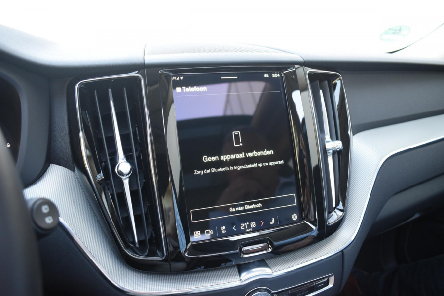 Volvo XC60 T6 350PK Automaat Plug-in Hybrid AWD Plus Dark / Navigatie / 360 Camera / Adaptieve Cruise Control / Stuur & Stoelverwarming / Stoelverwarming achter / Elektr. Achterklep / Schuifdak / Trekhaak