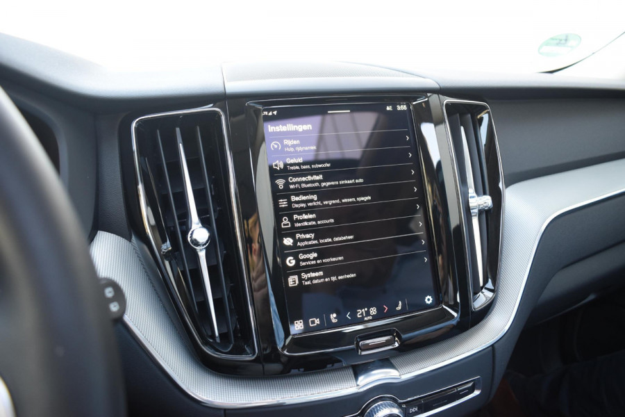 Volvo XC60 T6 350PK Automaat Plug-in Hybrid AWD Plus Dark / Navigatie / 360 Camera / Adaptieve Cruise Control / Stuur & Stoelverwarming / Stoelverwarming achter / Elektr. Achterklep / Schuifdak / Trekhaak