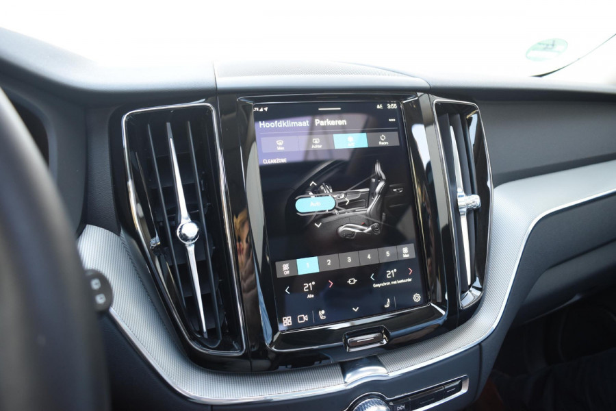 Volvo XC60 T6 350PK Automaat Plug-in Hybrid AWD Plus Dark / Navigatie / 360 Camera / Adaptieve Cruise Control / Stuur & Stoelverwarming / Stoelverwarming achter / Elektr. Achterklep / Schuifdak / Trekhaak