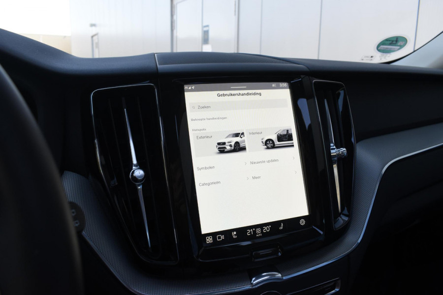 Volvo XC60 T6 350PK Automaat Plug-in Hybrid AWD Plus Dark / Navigatie / 360 Camera / Adaptieve Cruise Control / Stuur & Stoelverwarming / Stoelverwarming achter / Elektr. Achterklep / Schuifdak / Trekhaak