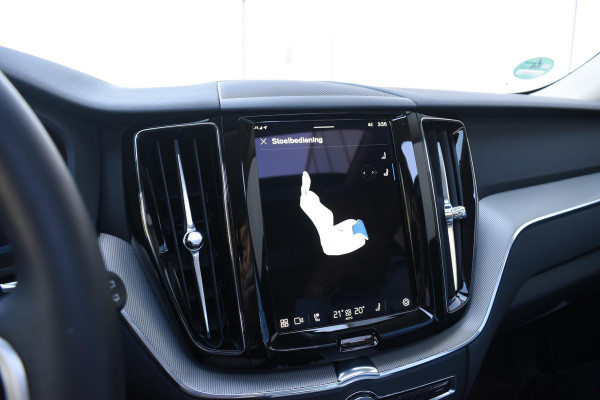 Volvo XC60 T6 350PK Automaat Plug-in Hybrid AWD Plus Dark / Navigatie / 360 Camera / Adaptieve Cruise Control / Stuur & Stoelverwarming / Stoelverwarming achter / Elektr. Achterklep / Schuifdak / Trekhaak