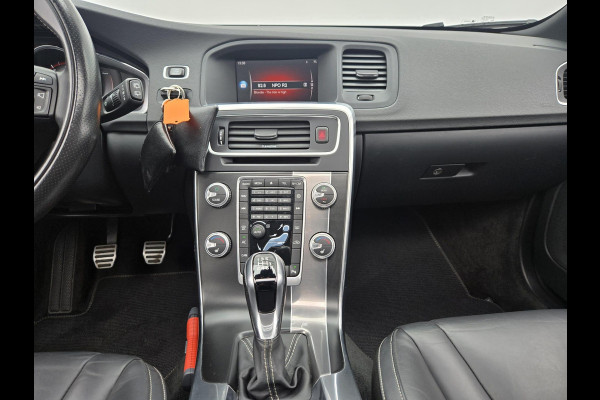 Volvo V60 2.0 T4 Business Sport R design NL-AUTO | PANODAK | LEDER | CAMERA | TREKHAAK
