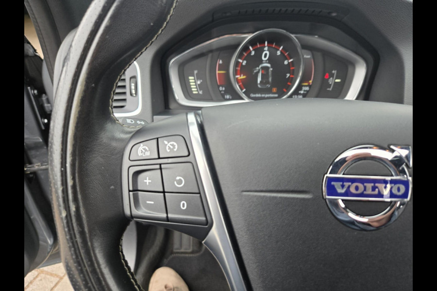 Volvo V60 2.0 T4 Business Sport R design NL-AUTO | PANODAK | LEDER | CAMERA | TREKHAAK