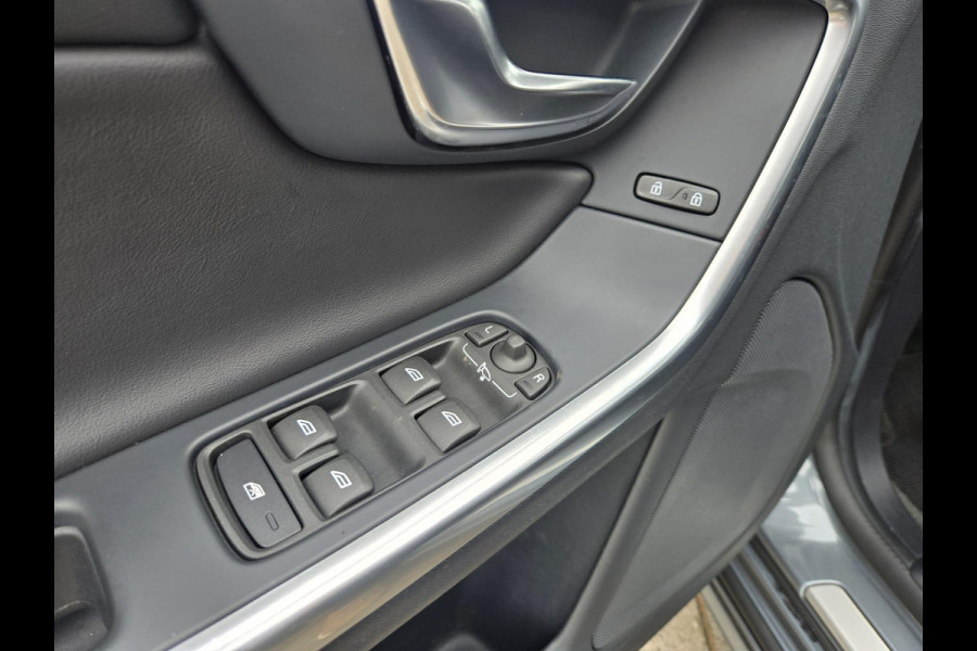 Volvo V60 2.0 T4 Business Sport R design NL-AUTO | PANODAK | LEDER | CAMERA | TREKHAAK