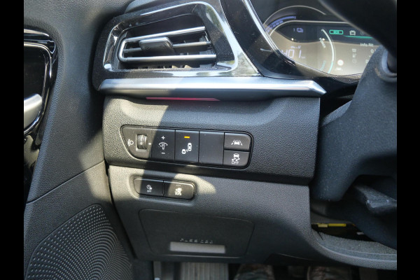 Kia e-Niro ExecutiveLine 64 kWh |SOH 97,4% | Schuif/kantel dak | Stoel geheugen | Stoel verwarming/ventilatie |