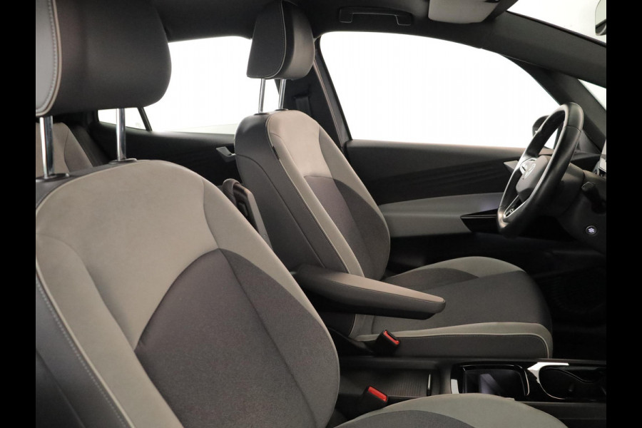 Volkswagen ID.3 First Plus 58 kWh 204PK 58KWH | Navigatie | Parkeercamera | 19" LM velgen "|
