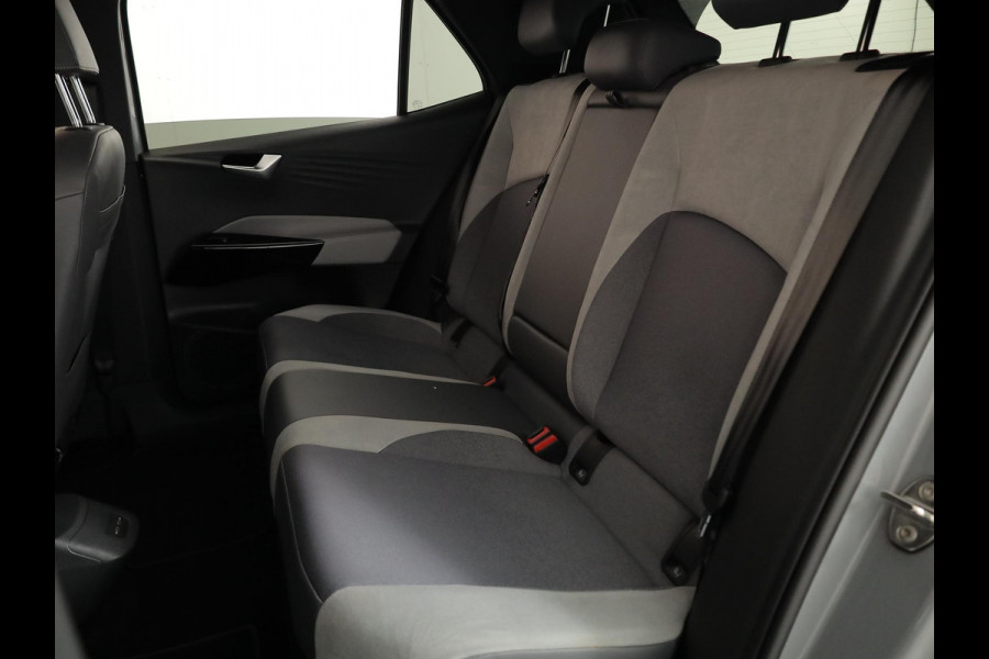 Volkswagen ID.3 First Plus 58 kWh 204PK 58KWH | Navigatie | Parkeercamera | 19" LM velgen "|