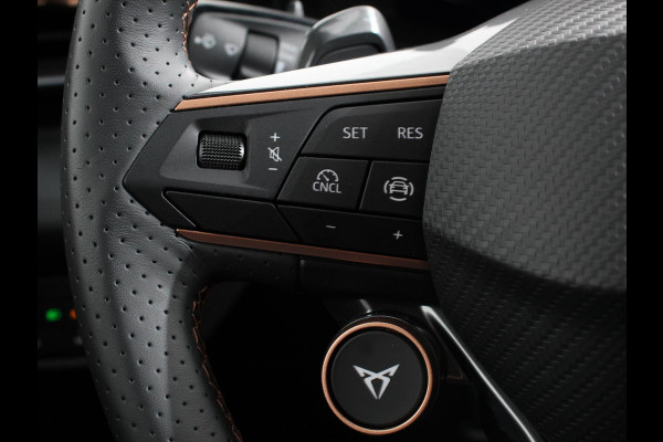 CUPRA Terramar 1.5 eTSI 150 pk Automaat Business Navigatie Apple Carplay/Android Auto PDC VA + Camera 18" LM Velgen Full LED Signature Climate Control