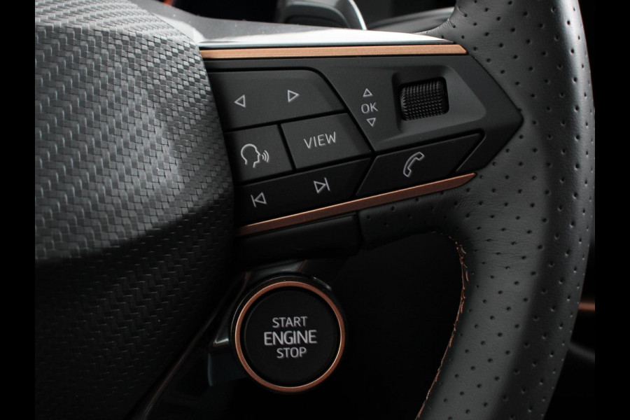 CUPRA Terramar 1.5 eTSI 150 pk Automaat Business Navigatie Apple Carplay/Android Auto PDC VA + Camera 18" LM Velgen Full LED Signature Climate Control