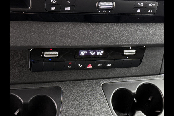 Mercedes-Benz Sprinter 319 1.9 CDI L2H2 30 Jahre Edition Leder Vanstep Full black Zonneklep met Led MAK Safari 3500kg Trekhaak Betimmering Navigatie