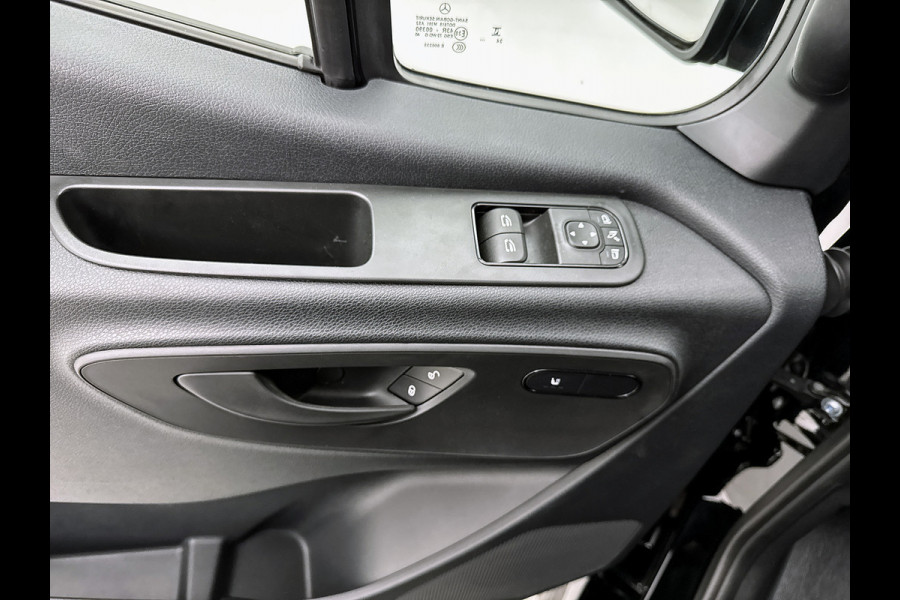 Mercedes-Benz Sprinter 319 1.9 CDI L2H2 30 Jahre Edition Leder Vanstep Full black Zonneklep met Led MAK Safari 3500kg Trekhaak Betimmering Navigatie