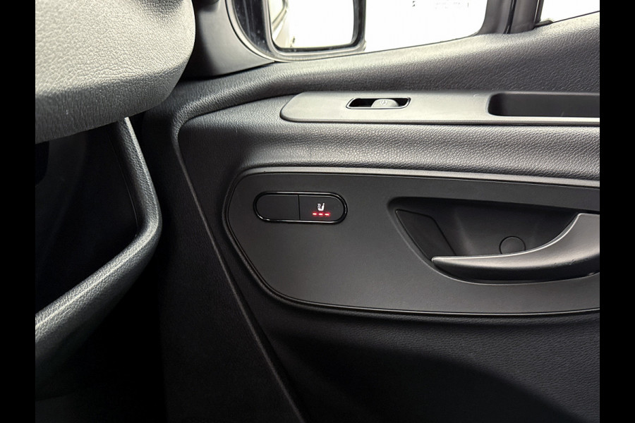 Mercedes-Benz Sprinter 319 1.9 CDI L2H2 30 Jahre Edition Leder Vanstep Full black Zonneklep met Led MAK Safari 3500kg Trekhaak Betimmering Navigatie