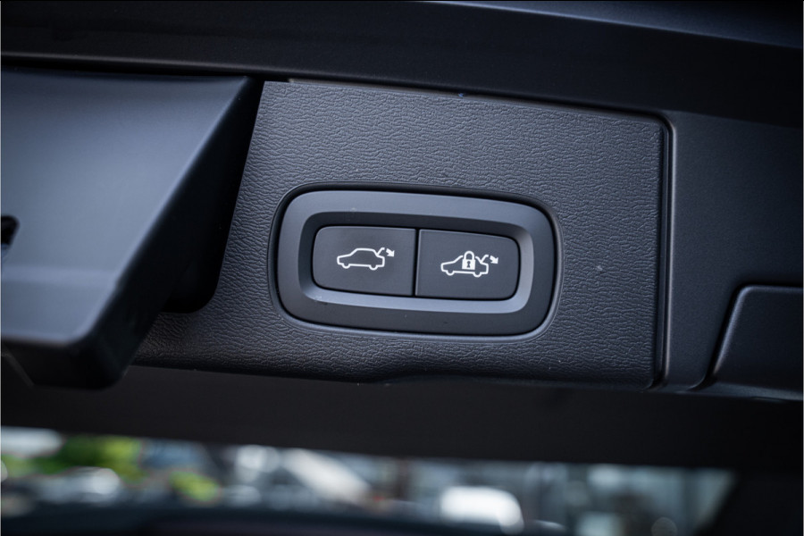 Volvo XC60 2.0 T6 Plug-in hybrid AWD Plus Black Edition **H&K**HUD** **PANODAK**