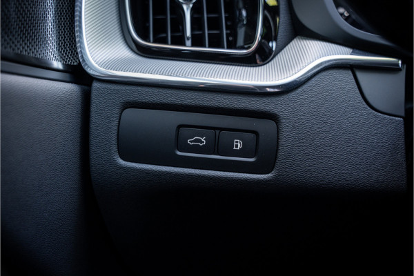 Volvo XC60 2.0 T6 Plug-in hybrid AWD Plus Black Edition **H&K**HUD** **PANODAK**