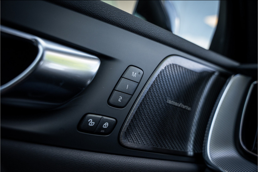 Volvo XC60 2.0 T6 Plug-in hybrid AWD Plus Black Edition **H&K**HUD** **PANODAK**