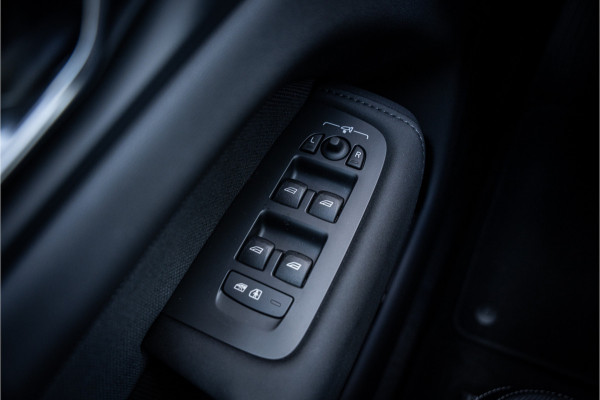 Volvo XC60 2.0 T6 Plug-in hybrid AWD Plus Black Edition **H&K**HUD** **PANODAK**