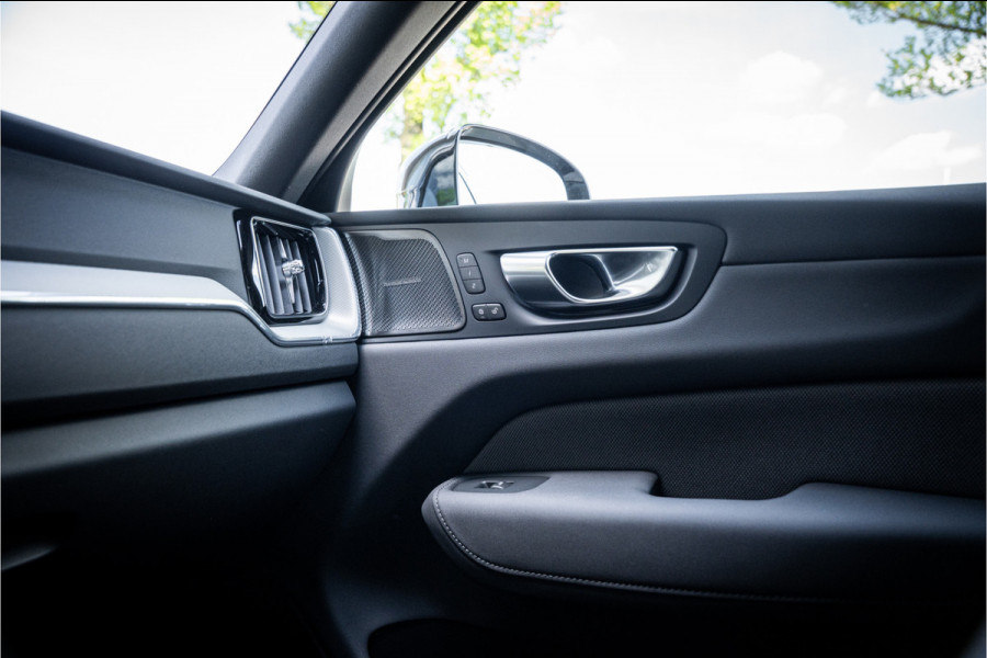 Volvo XC60 2.0 T6 Plug-in hybrid AWD Plus Black Edition **H&K**HUD** **PANODAK**