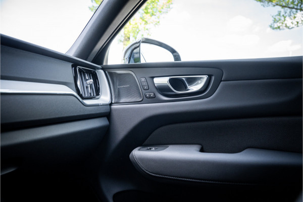 Volvo XC60 2.0 T6 Plug-in hybrid AWD Plus Black Edition **H&K**HUD** **PANODAK**