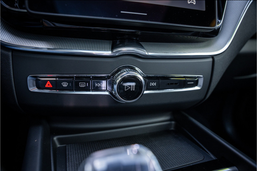 Volvo XC60 2.0 T6 Plug-in hybrid AWD Plus Black Edition **H&K**HUD** **PANODAK**