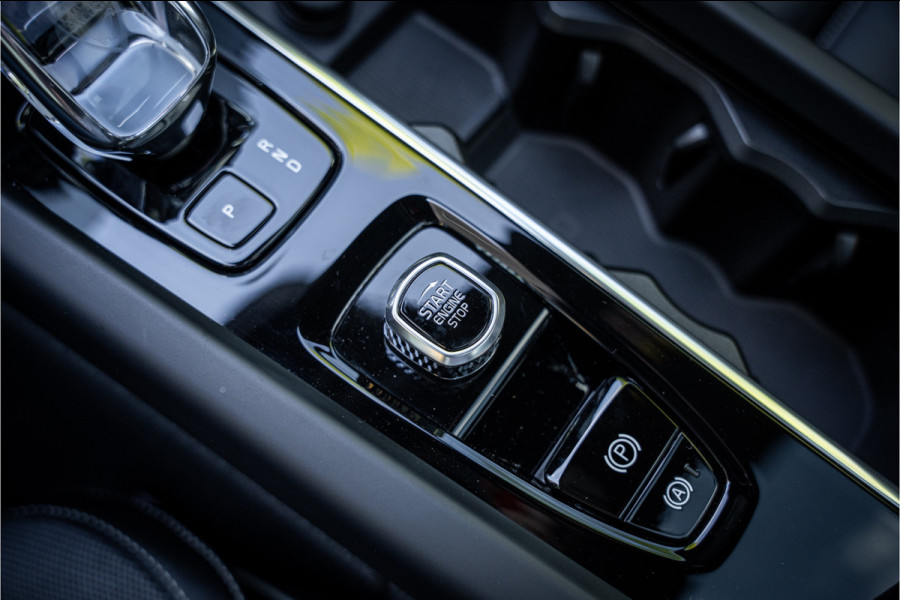 Volvo XC60 2.0 T6 Plug-in hybrid AWD Plus Black Edition **H&K**HUD** **PANODAK**
