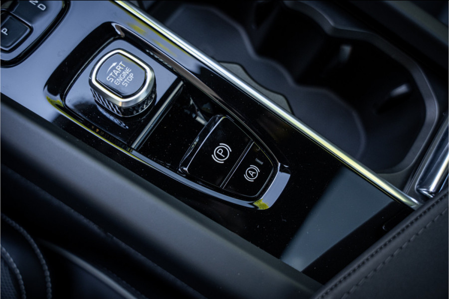 Volvo XC60 2.0 T6 Plug-in hybrid AWD Plus Black Edition **H&K**HUD** **PANODAK**