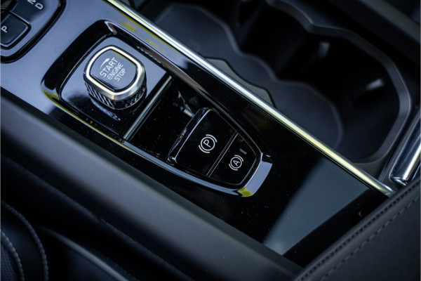 Volvo XC60 2.0 T6 Plug-in hybrid AWD Plus Black Edition **H&K**HUD** **PANODAK**