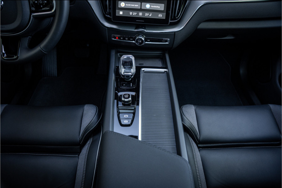 Volvo XC60 2.0 T6 Plug-in hybrid AWD Plus Black Edition **H&K**HUD** **PANODAK**