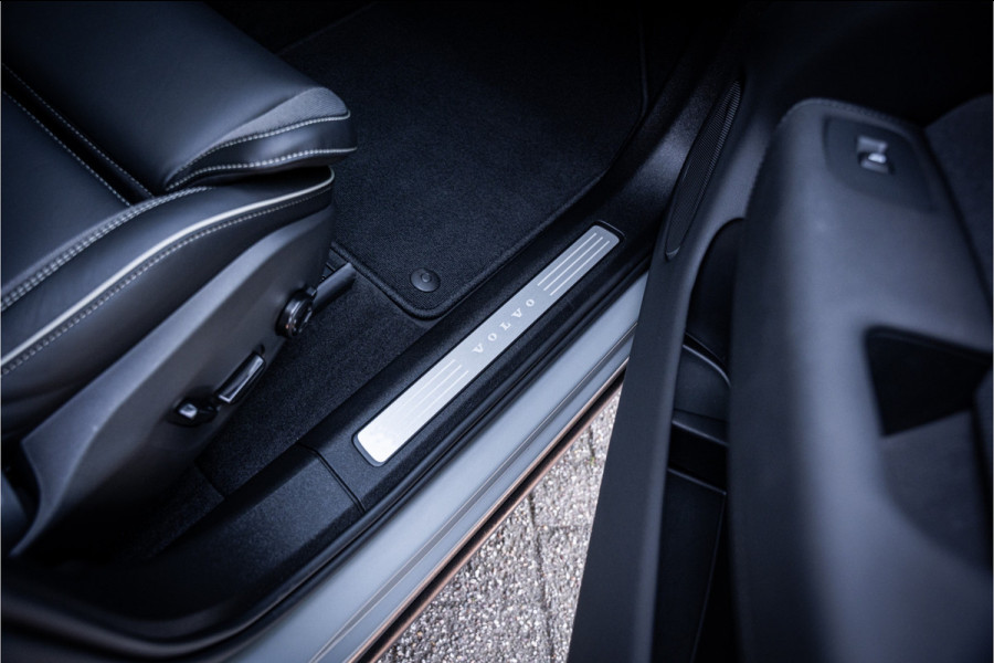 Volvo XC60 2.0 T6 Plug-in hybrid AWD Plus Black Edition **H&K**HUD** **PANODAK**