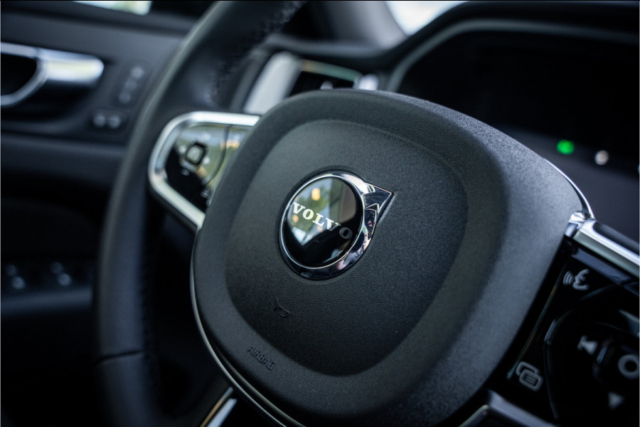 Volvo XC60 2.0 T6 Plug-in hybrid AWD Plus Black Edition **H&K**HUD** **PANODAK**