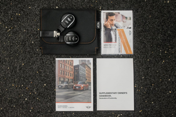 MINI Mini 1.5 John Cooper Works Dalston Edition JCW NL-auto [ Panoramadak Harman Kardon HUD Digital Dash Alcantara ]